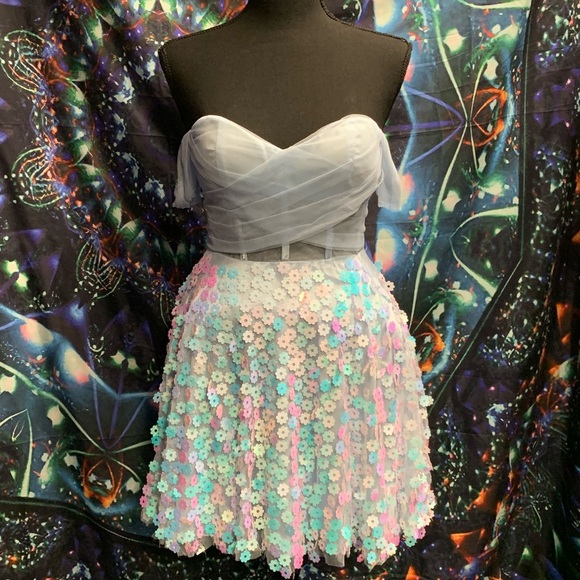White Babydoll Dress with Sweetheart Neckline and Flutter Sleeves for Prom - Picture 1 of 7